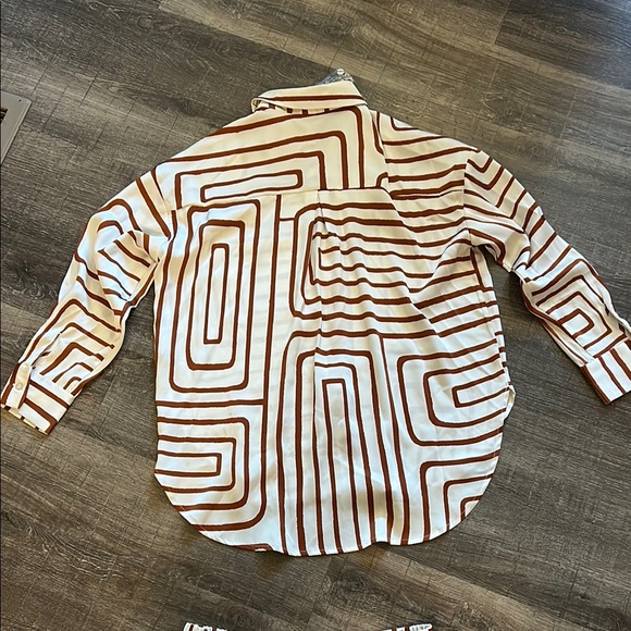 Geometric Patterned Shirt - Picture 4 of 5